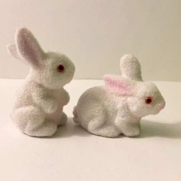 Vintage Lot of 2 Flocked White Bunny Rabbit Miniature Figures Red Eyes - Picture 2 of 14